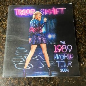 Taylor Swift 1989 World Tour Book
